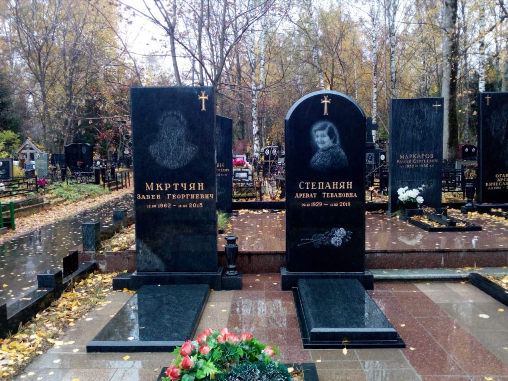 Установка памятников на могилу в Москве